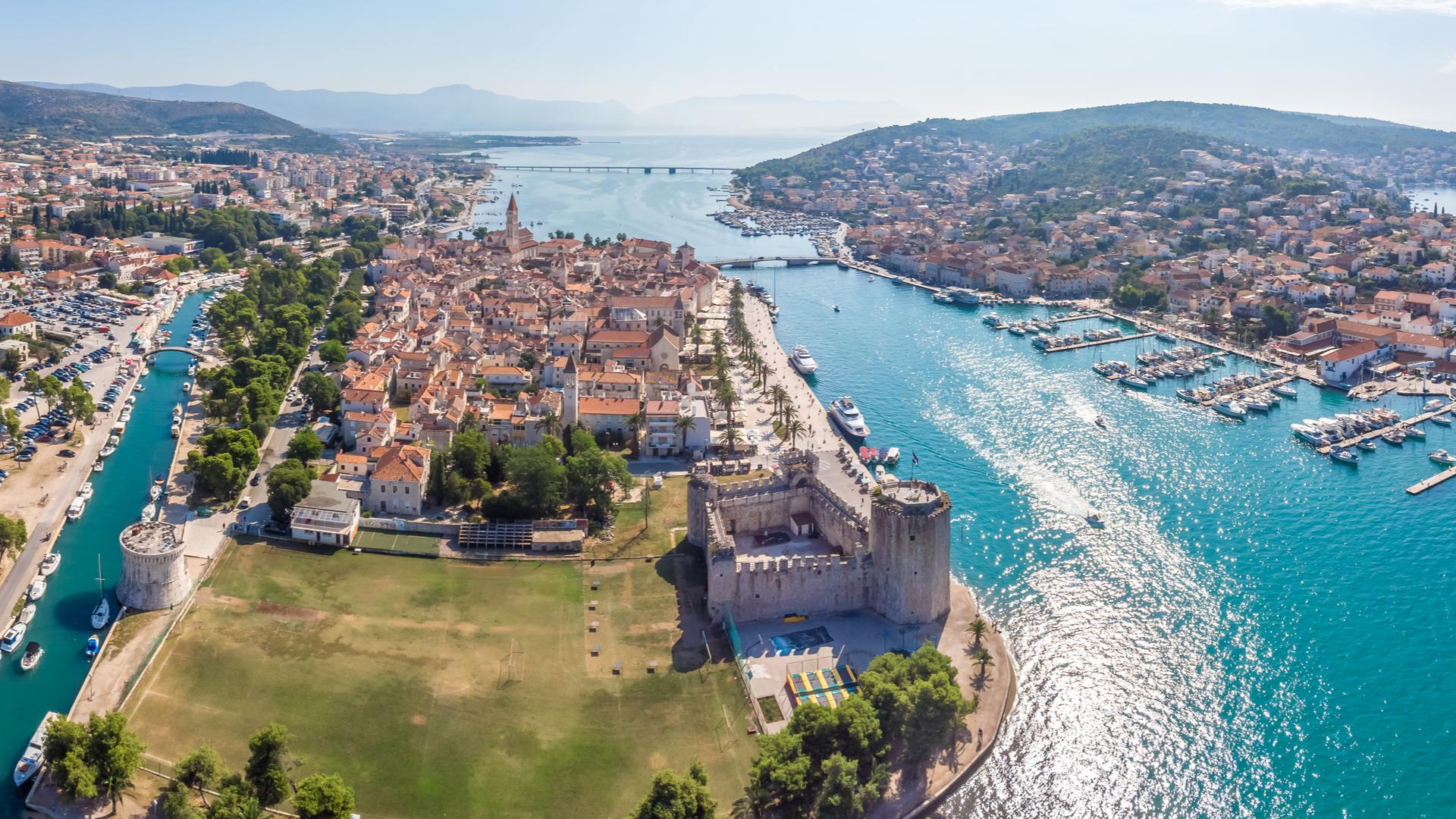 Wallpaper Split Airport - Marina Trogir